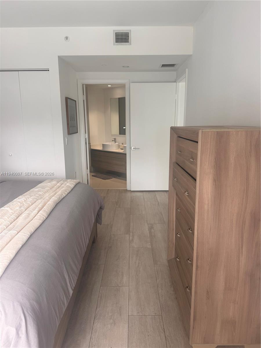 121 NE 34th St #1904, Miami FL 33137