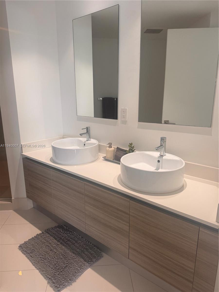 121 NE 34th St #1904, Miami FL 33137