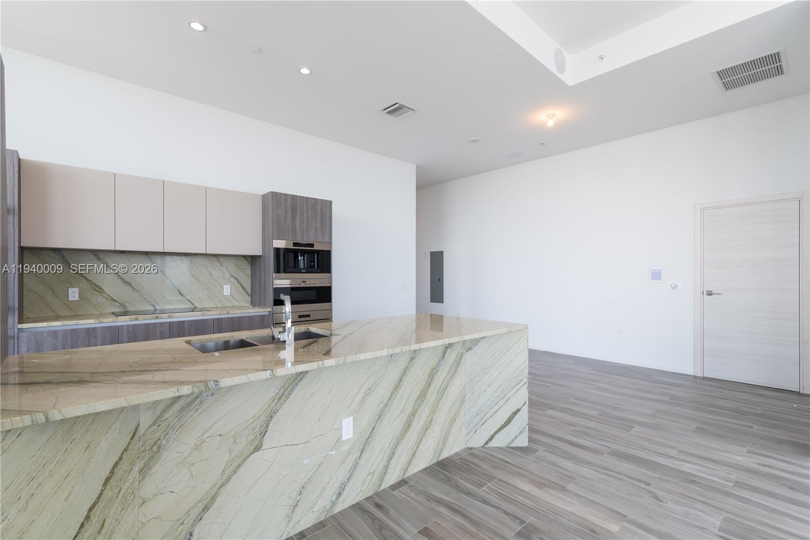 801 S Miami Ave #5701, Miami FL 33130