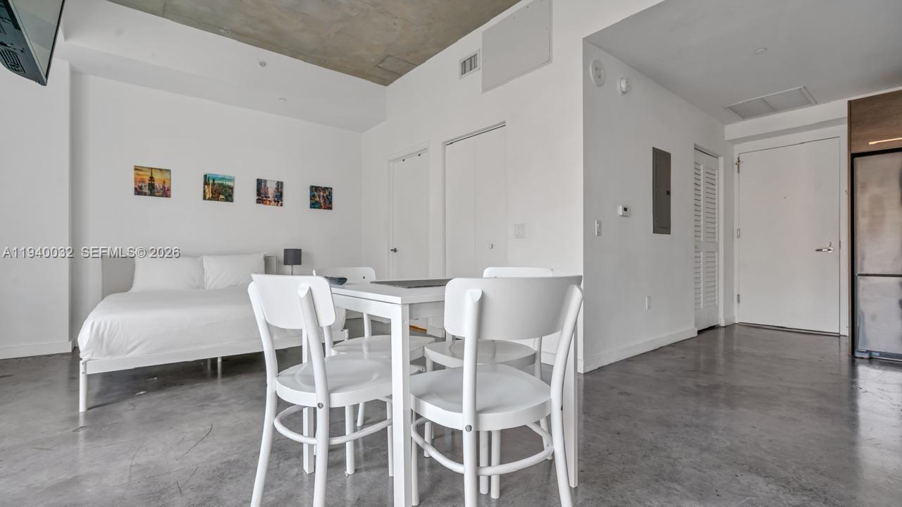 151 SE 1st St #1403, Miami FL 33131