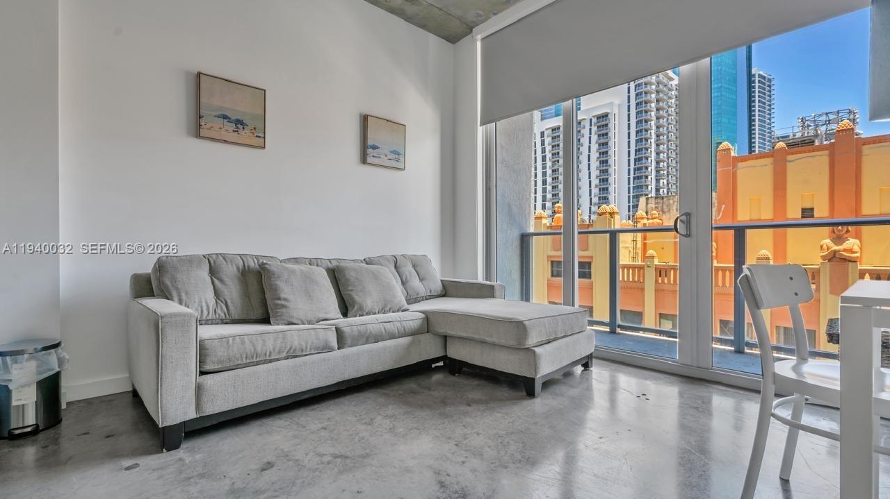 151 SE 1st St #1403, Miami FL 33131