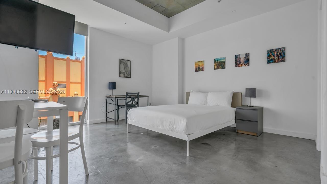 151 SE 1st St #1403, Miami FL 33131