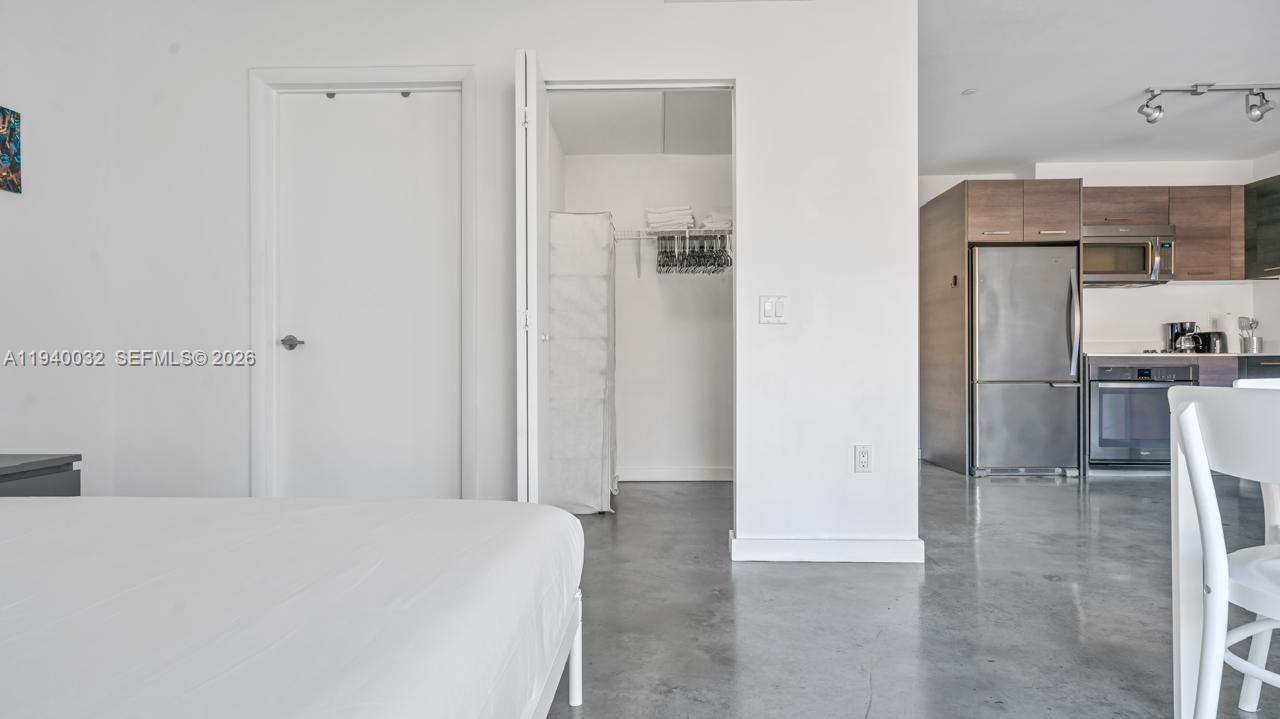 151 SE 1st St #1403, Miami FL 33131