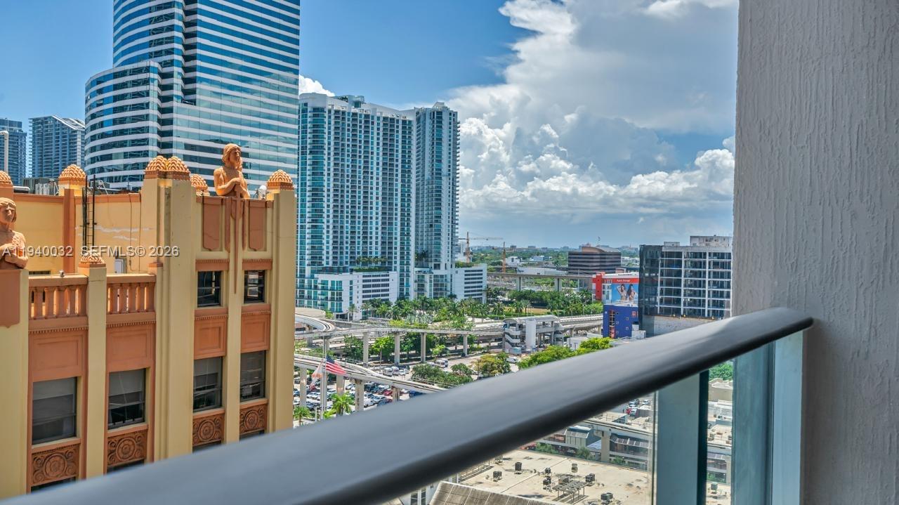 151 SE 1st St #1403, Miami FL 33131