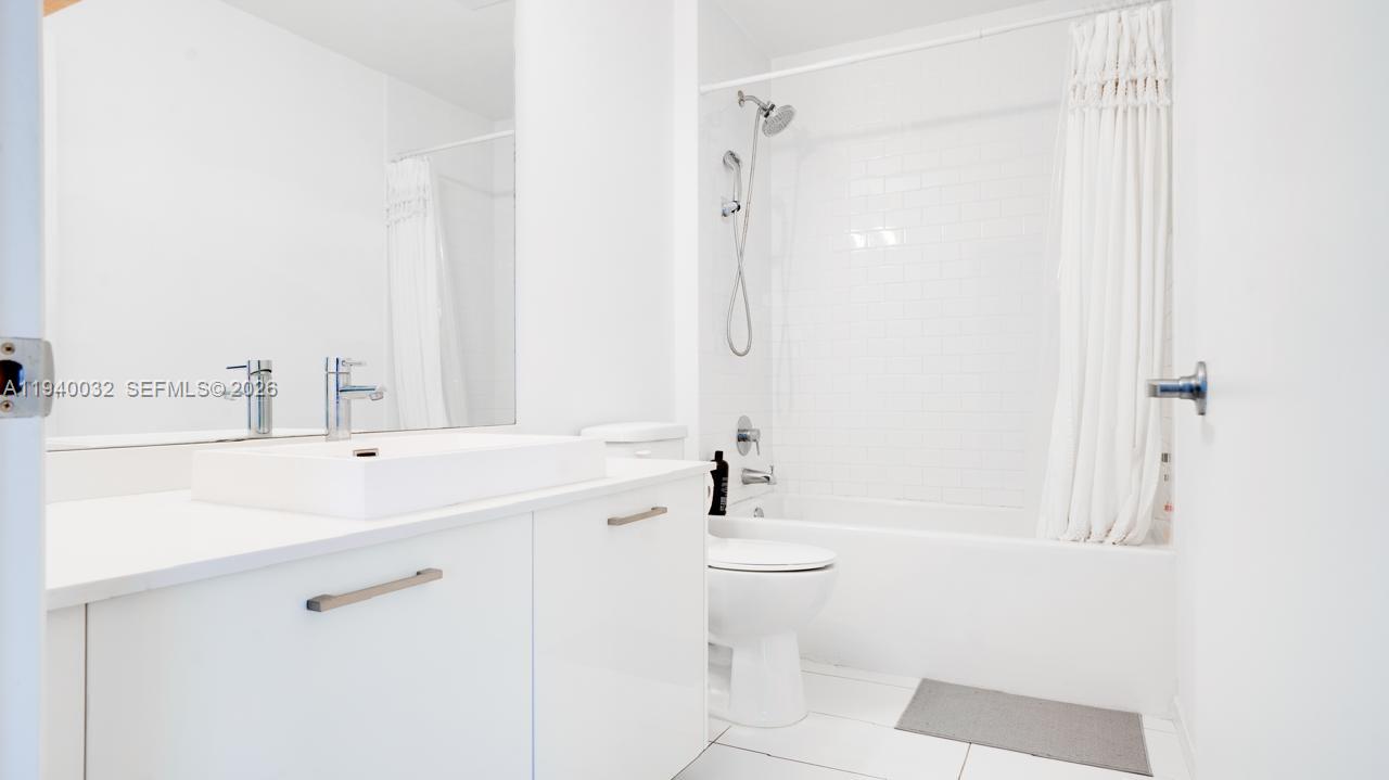 151 SE 1st St #1403, Miami FL 33131