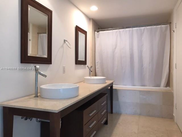 475 BRICKELL AV #812, Miami FL 33131
