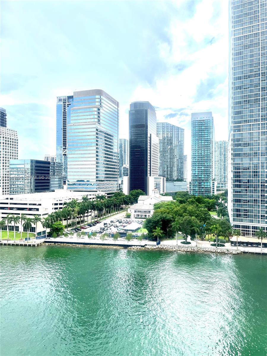 701 Brickell Key Blvd #1402, Miami FL 33131