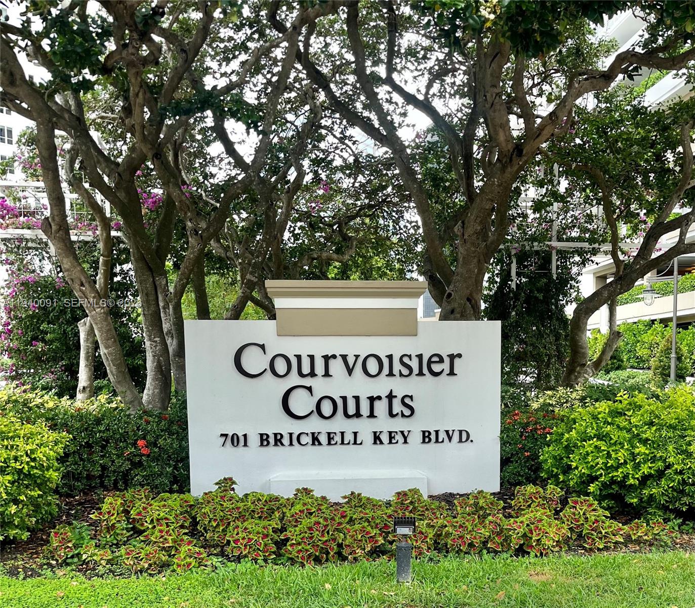 701 Brickell Key Blvd #1402, Miami FL 33131