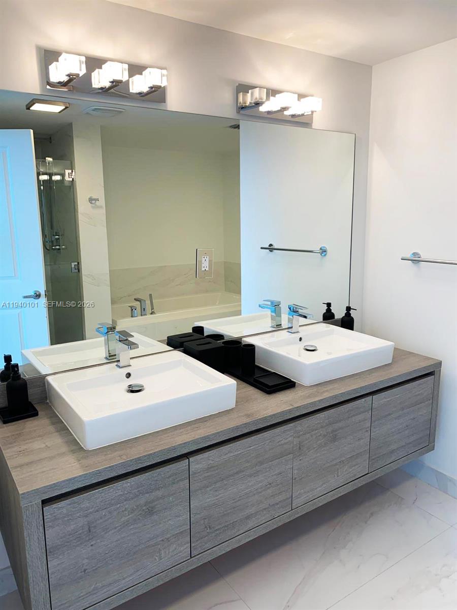 400 Sunny Isles Blvd #1120, Sunny Isles Beach FL 33160