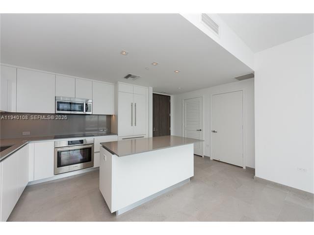 68 SE 6th St #3708, Miami FL 33131
