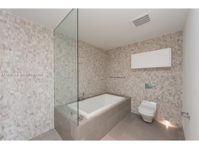 68 SE 6th St #3708, Miami FL 33131