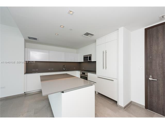 68 SE 6th St #3708, Miami FL 33131