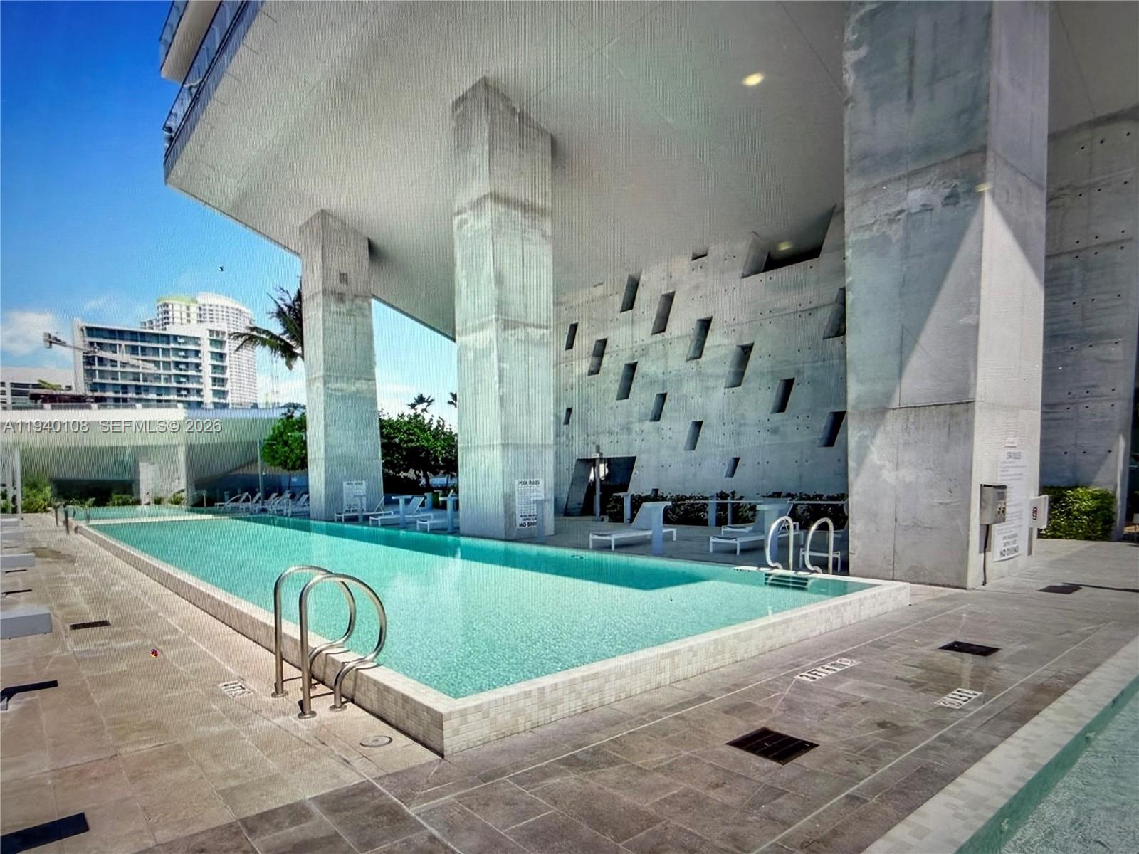 68 SE 6th St #3708, Miami FL 33131