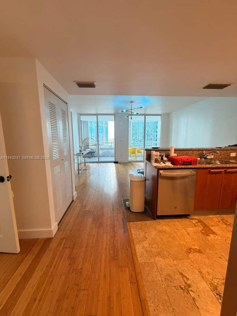 170 SE 14th St #1807, Miami FL 33131