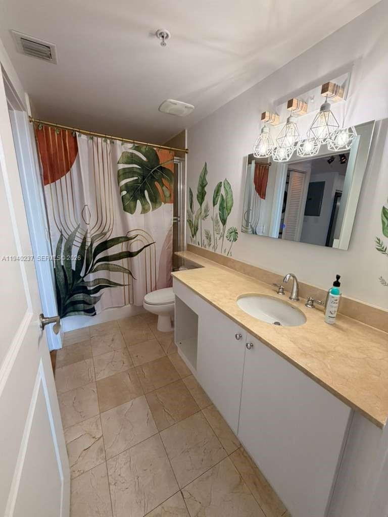 170 SE 14th St #1807, Miami FL 33131