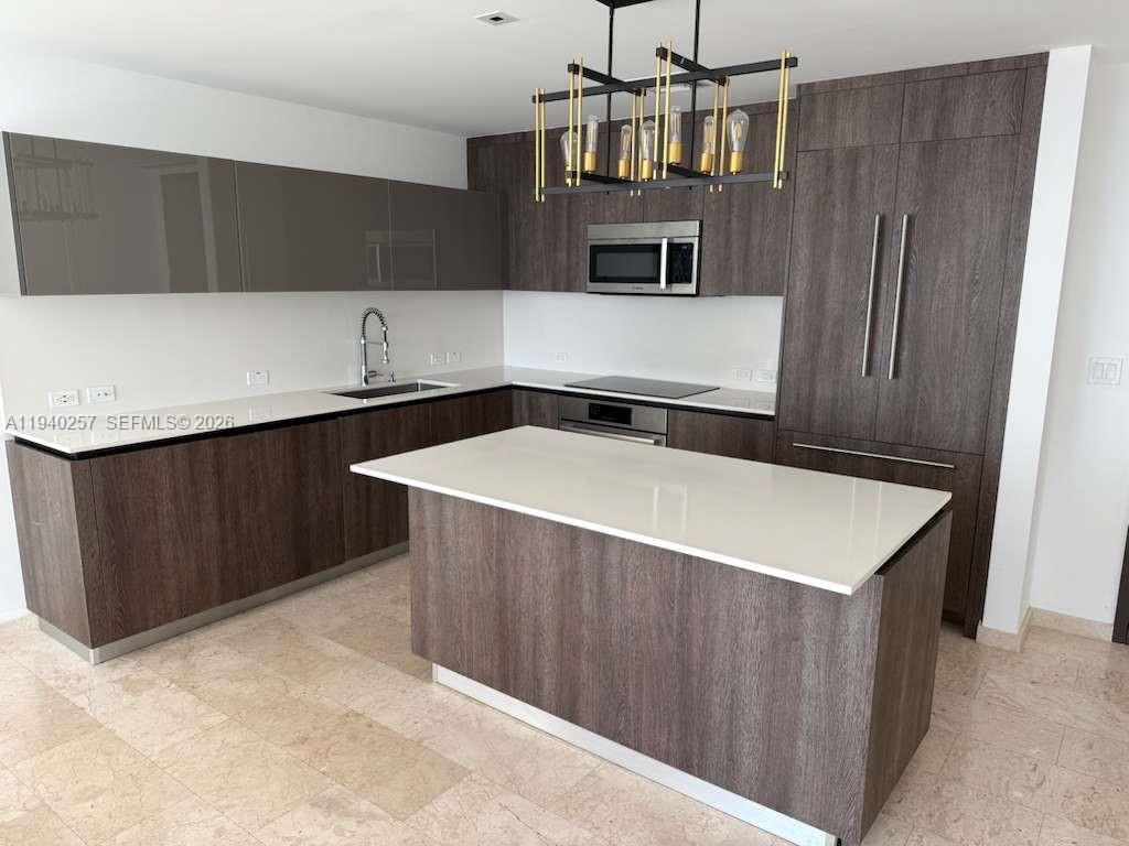 68 SE 6th St #2410, Miami FL 33131