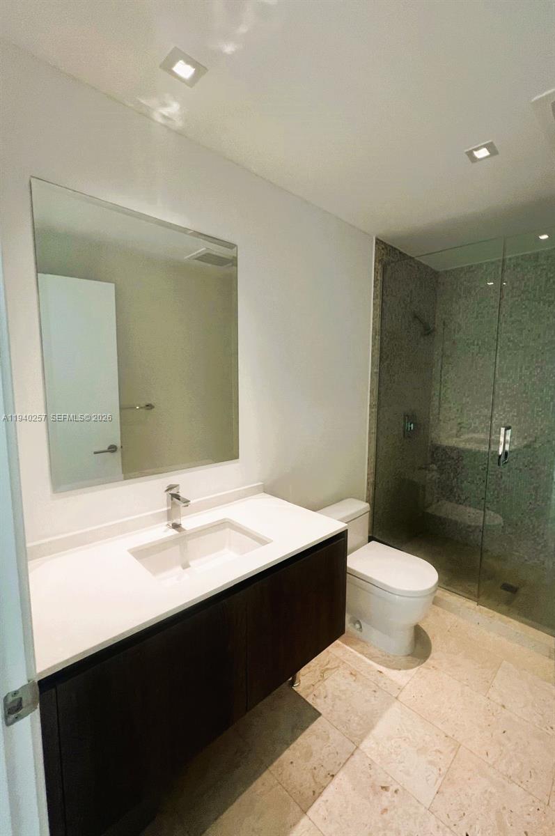 68 SE 6th St #2410, Miami FL 33131
