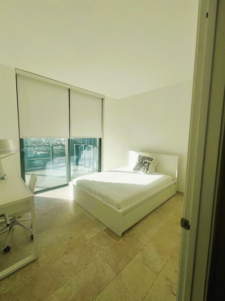 68 SE 6th St #2410, Miami FL 33131