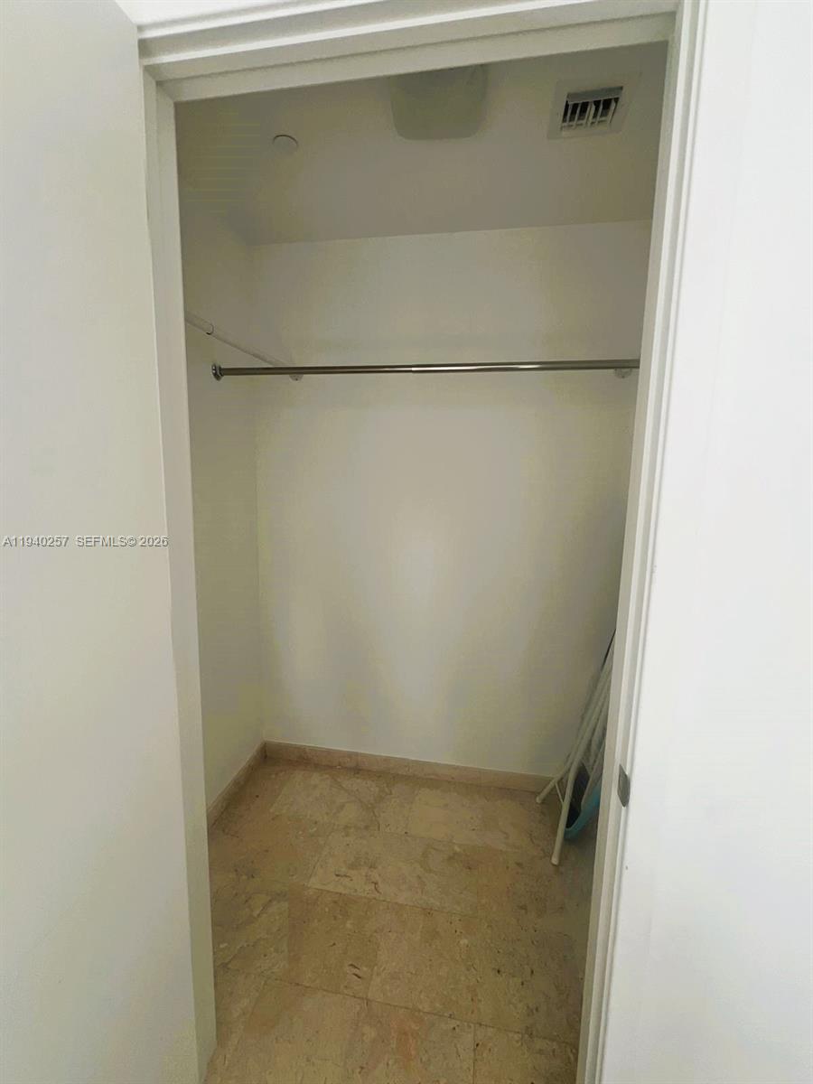 68 SE 6th St #2410, Miami FL 33131