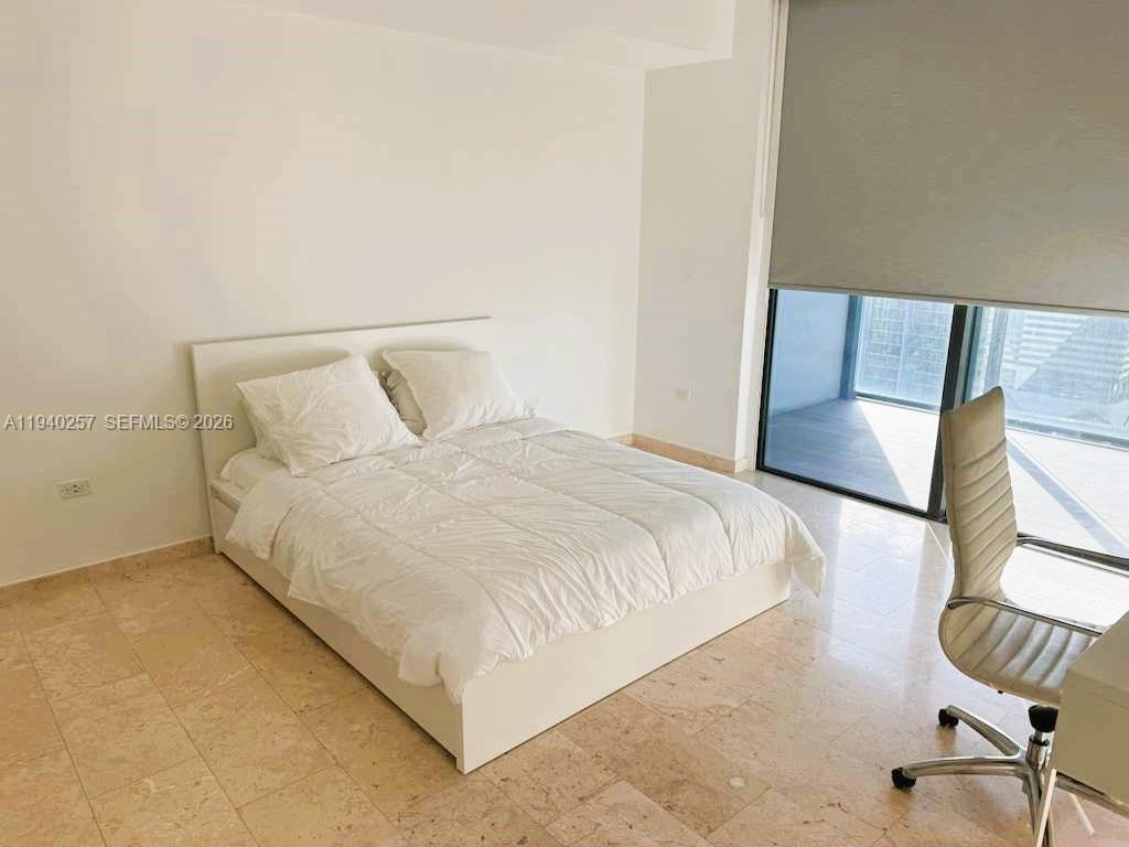 68 SE 6th St #2410, Miami FL 33131