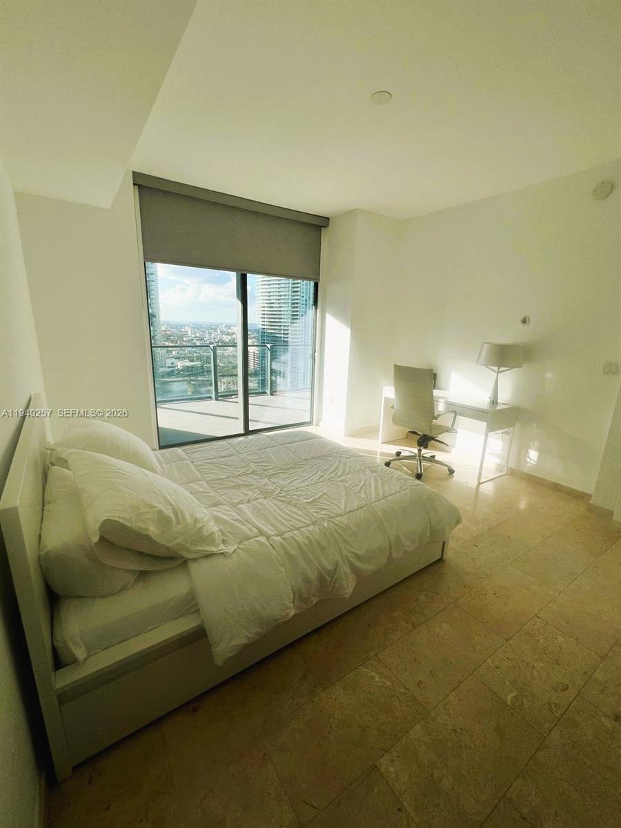 68 SE 6th St #2410, Miami FL 33131