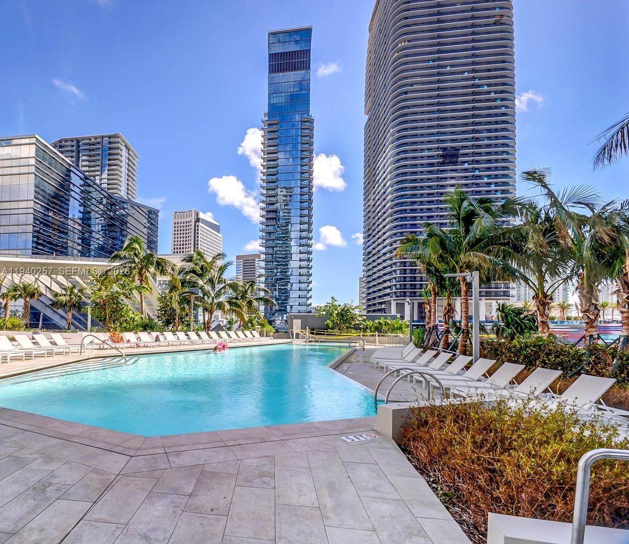 68 SE 6th St #2410, Miami FL 33131