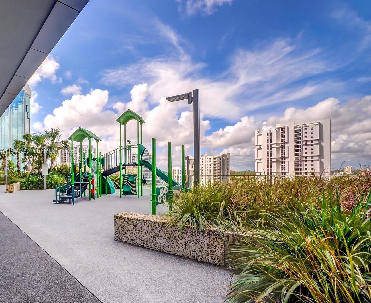 68 SE 6th St #2410, Miami FL 33131