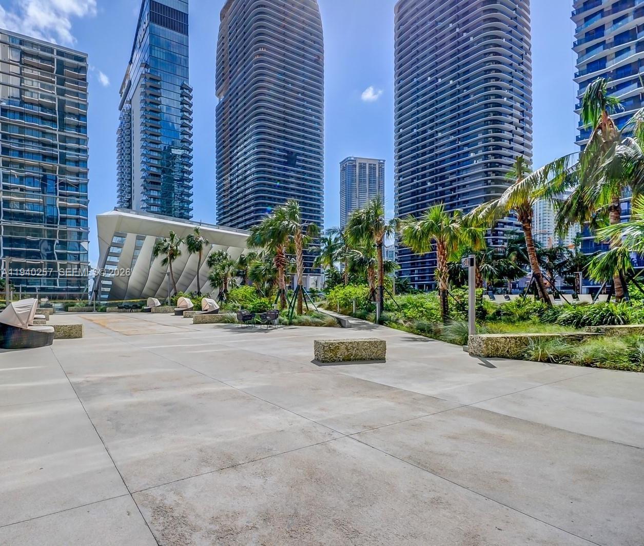 68 SE 6th St #2410, Miami FL 33131