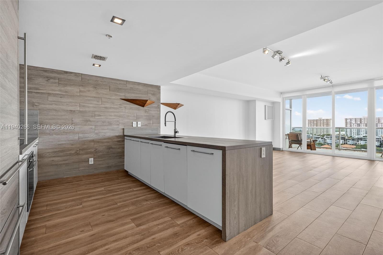 400 Sunny Isles Blvd #1207, Sunny Isles Beach FL 33160