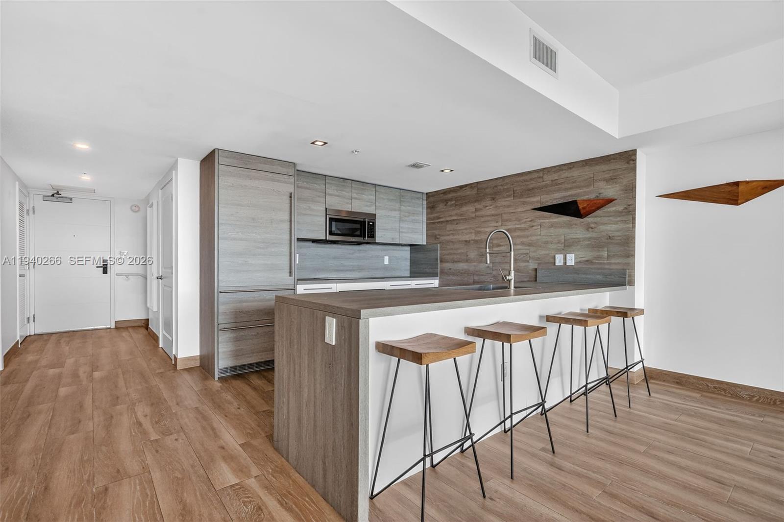 400 Sunny Isles Blvd #1207, Sunny Isles Beach FL 33160