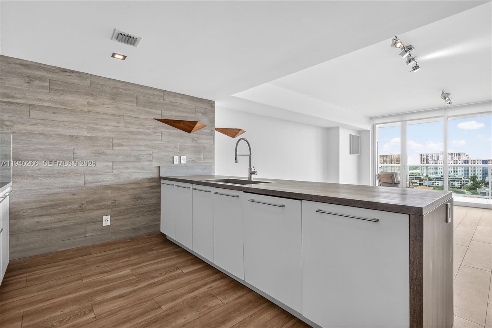 400 Sunny Isles Blvd #1207, Sunny Isles Beach FL 33160