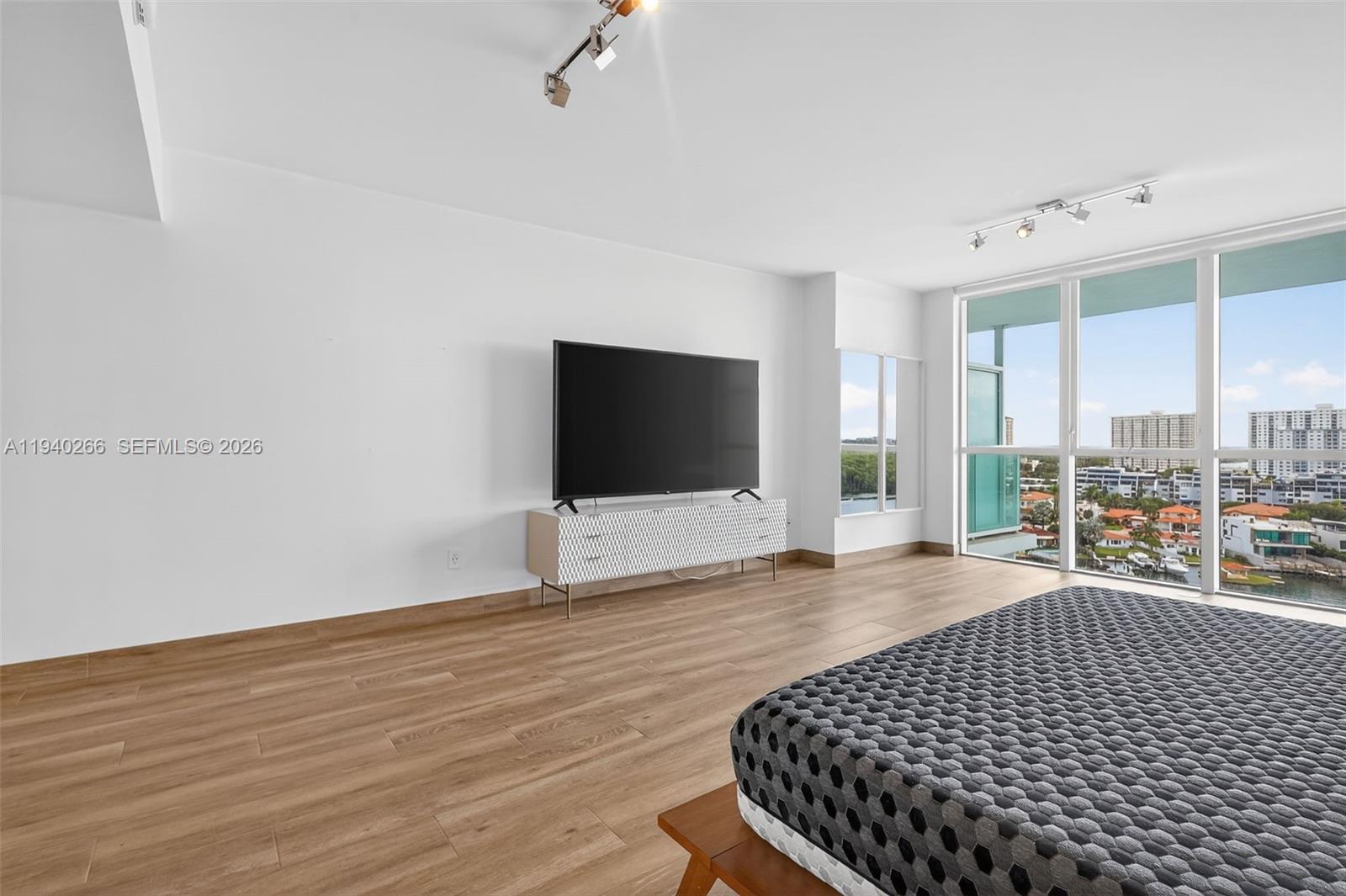 400 Sunny Isles Blvd #1207, Sunny Isles Beach FL 33160