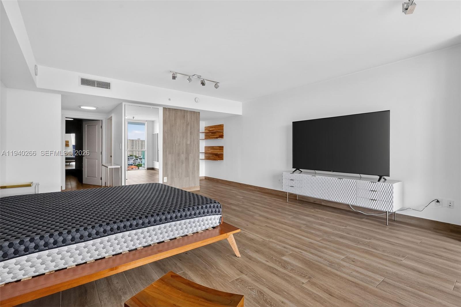 400 Sunny Isles Blvd #1207, Sunny Isles Beach FL 33160