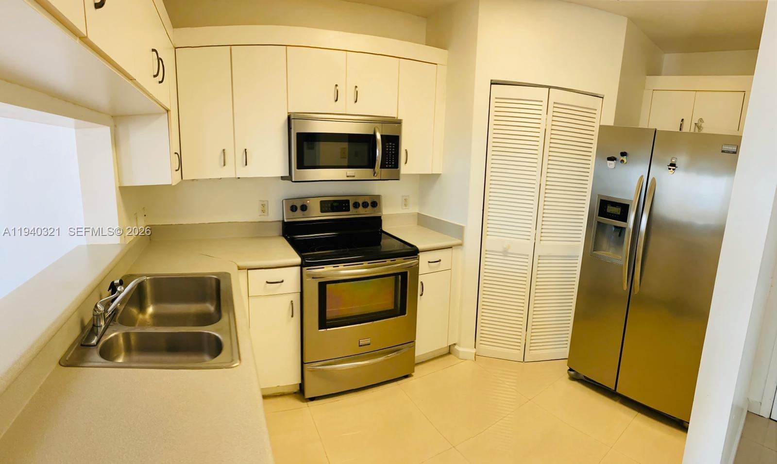 701 Brickell Key Blvd #LPH-01, Miami FL 33131