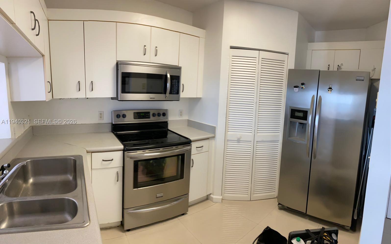 701 Brickell Key Blvd #LPH-01, Miami FL 33131
