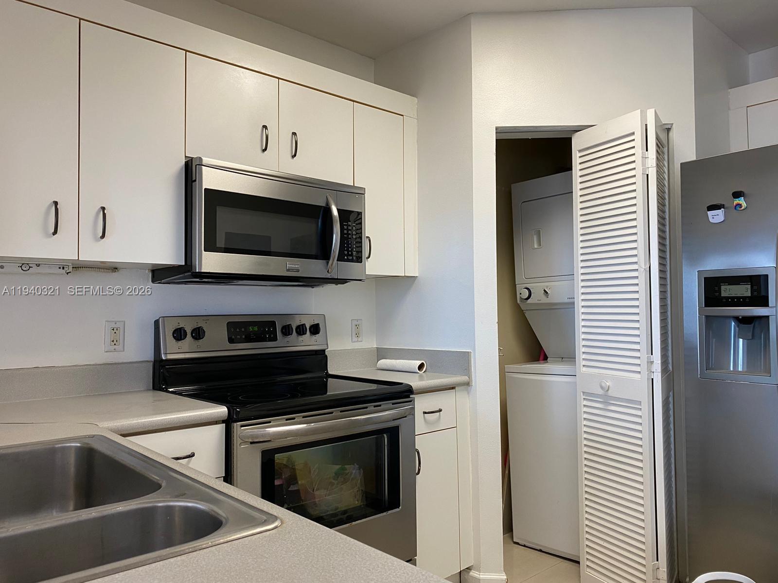 701 Brickell Key Blvd #LPH-01, Miami FL 33131