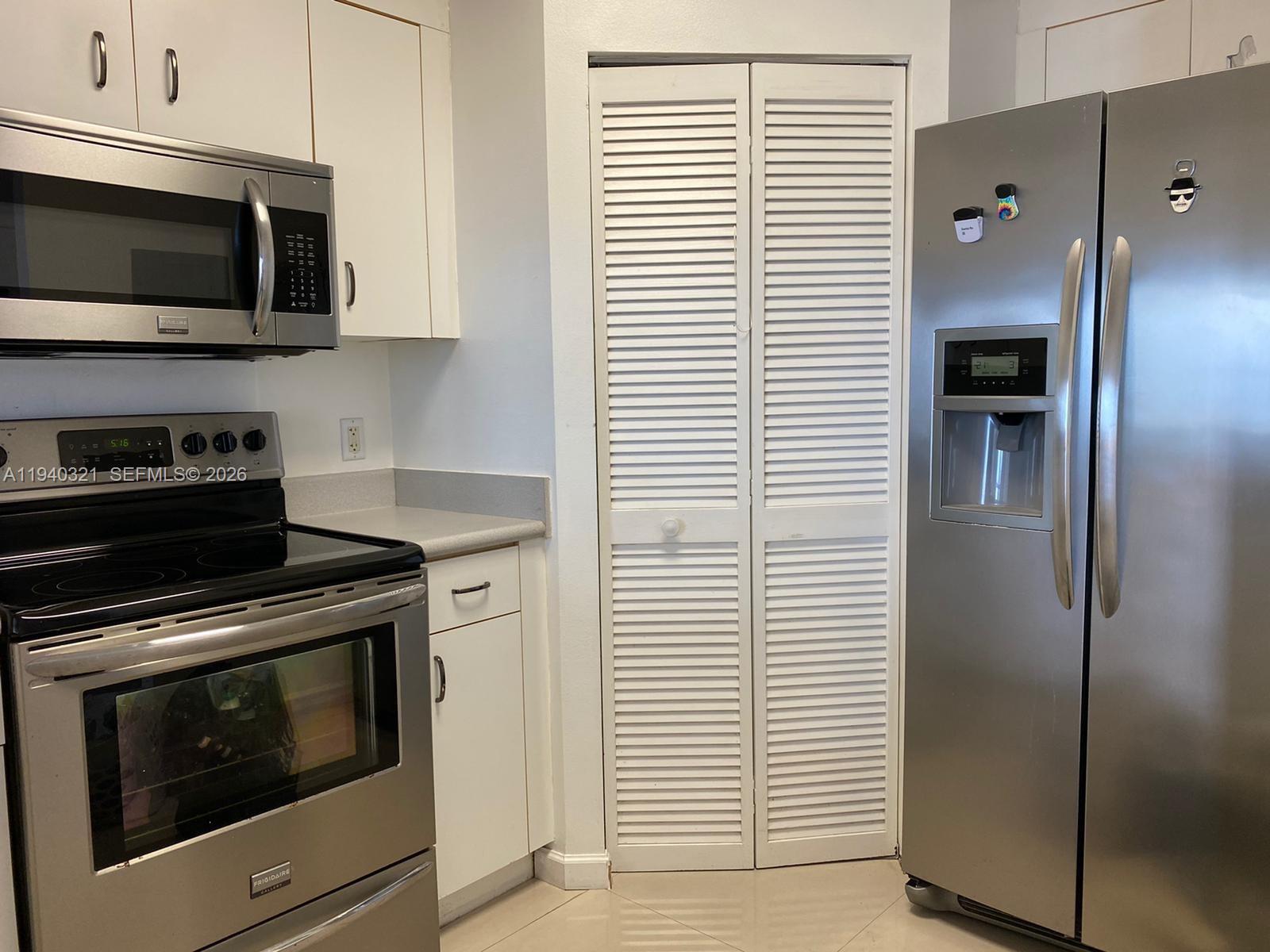701 Brickell Key Blvd #LPH-01, Miami FL 33131