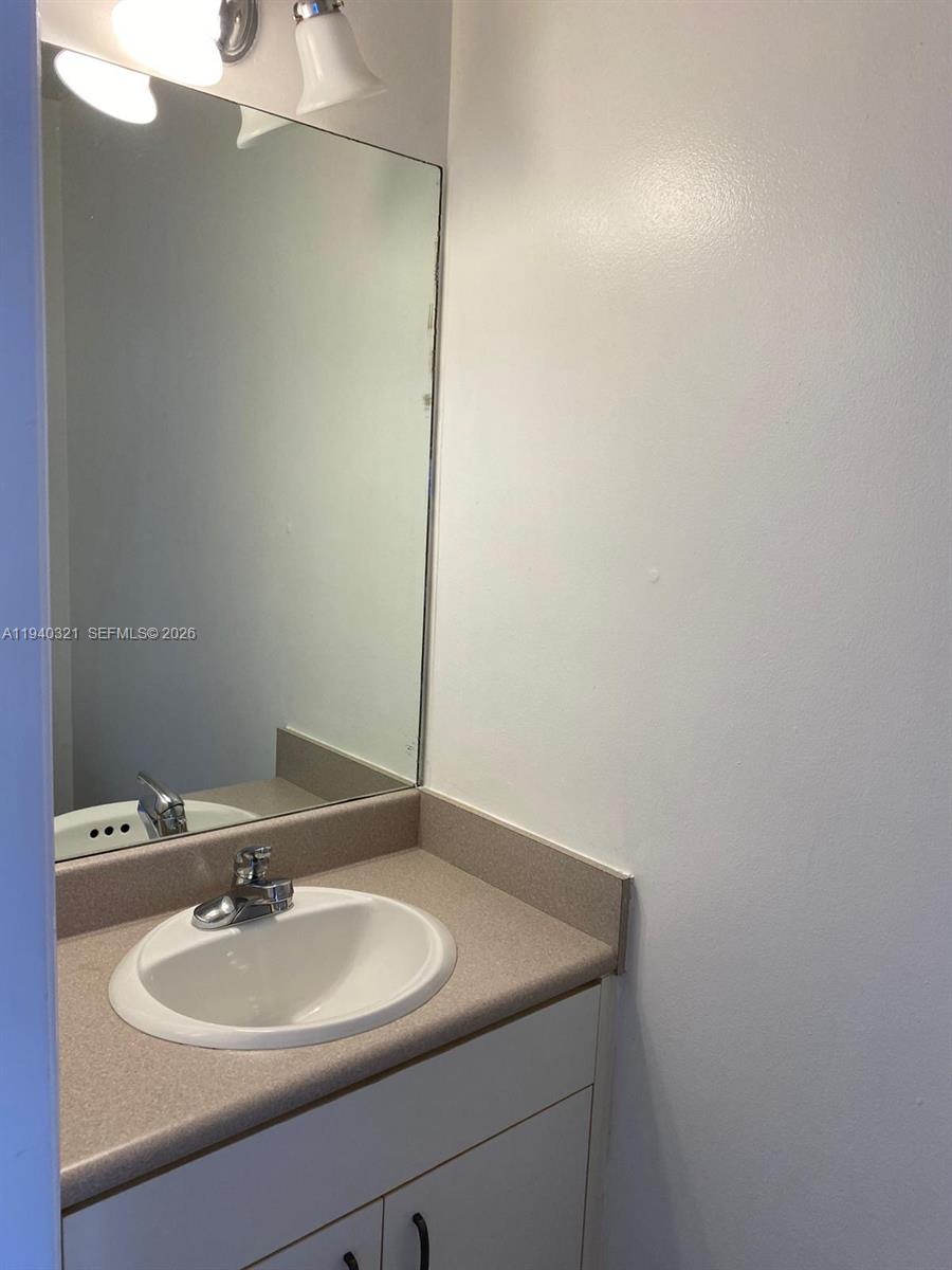 701 Brickell Key Blvd #LPH-01, Miami FL 33131
