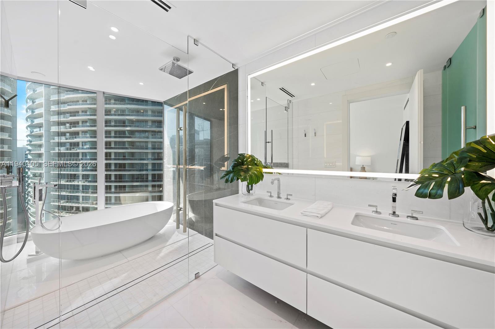 300 Biscayne Blvd Way #3407, Miami FL 33131