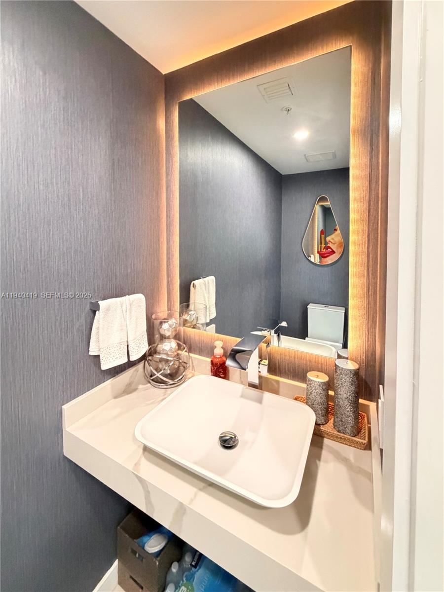 31 SE 5th St #3412, Miami FL 33131