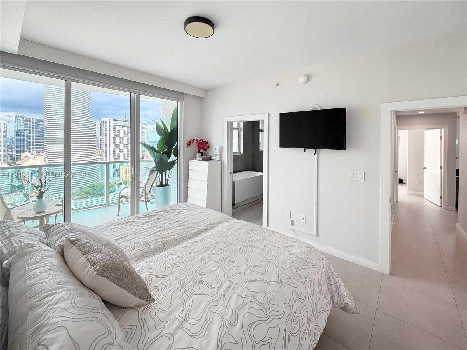 31 SE 5th St #3412, Miami FL 33131