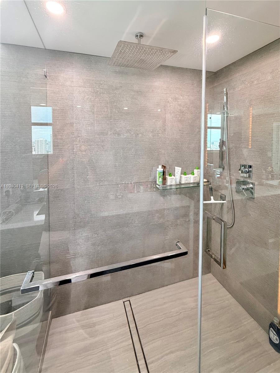 31 SE 5th St #3412, Miami FL 33131