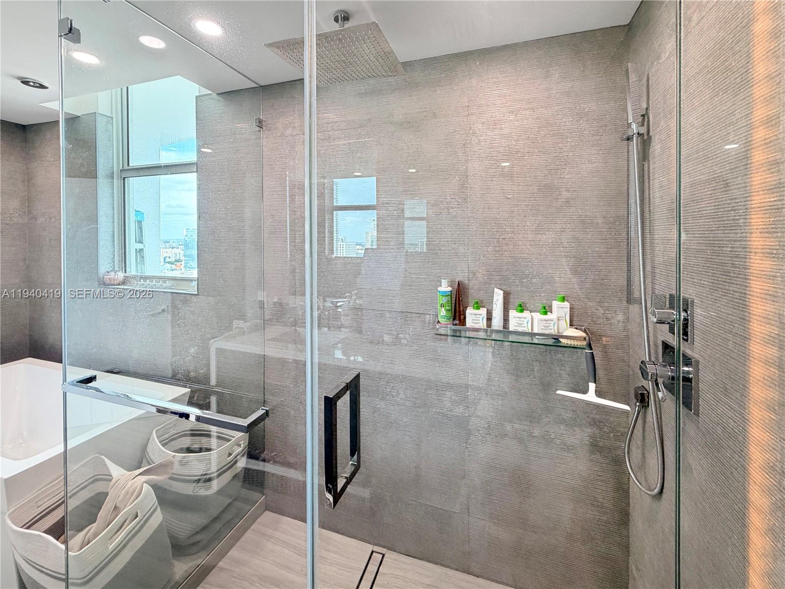 31 SE 5th St #3412, Miami FL 33131