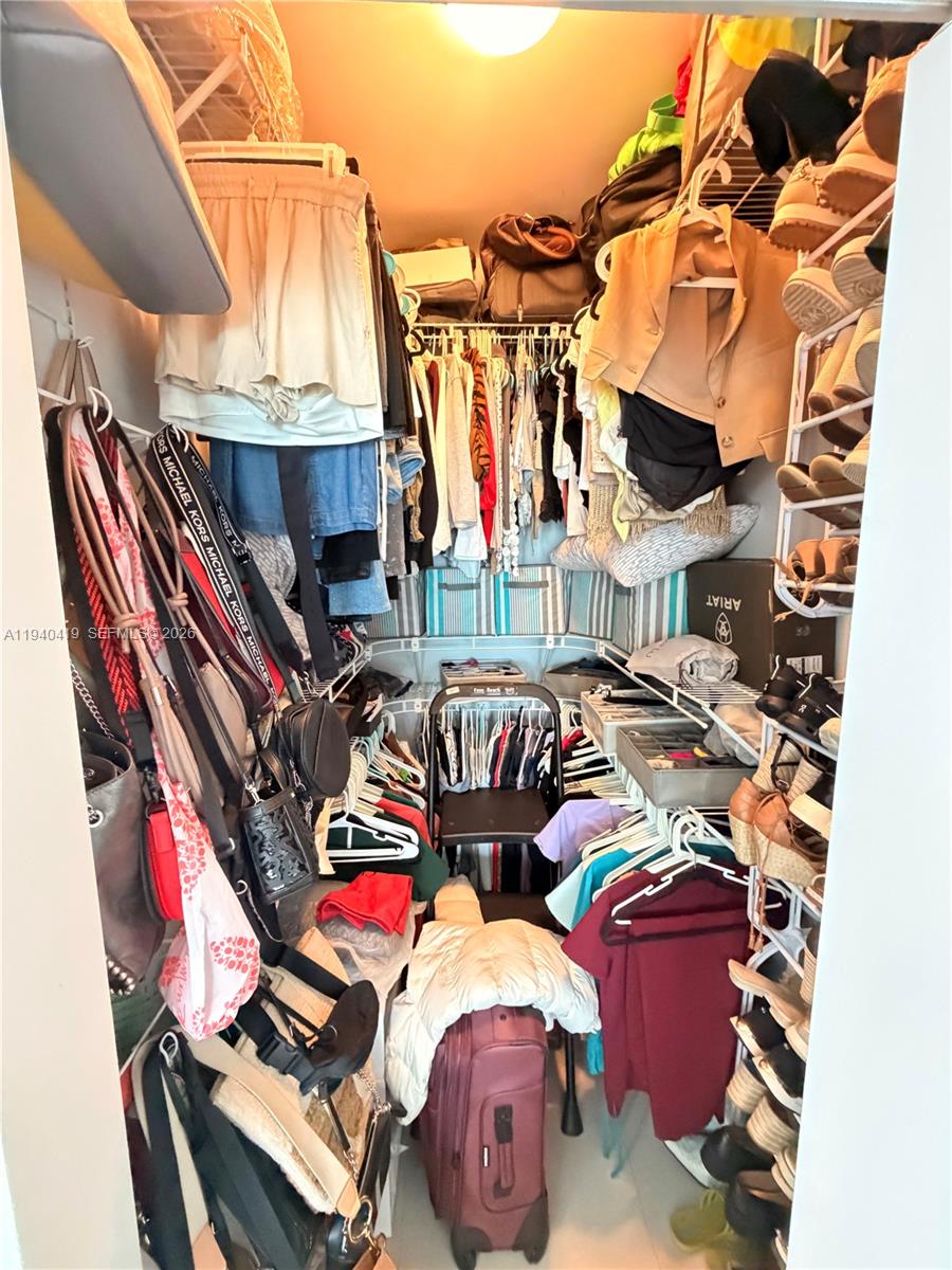 31 SE 5th St #3412, Miami FL 33131