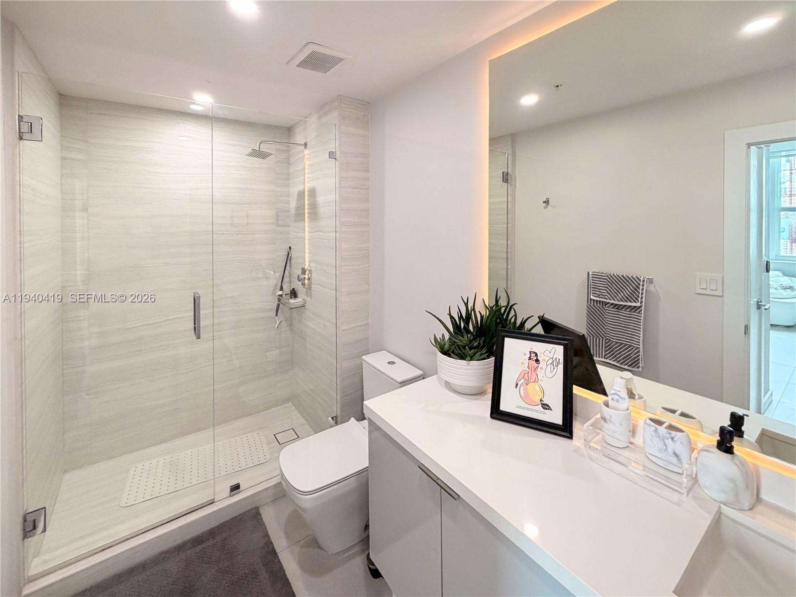 31 SE 5th St #3412, Miami FL 33131