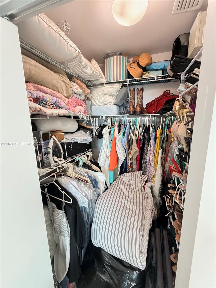 31 SE 5th St #3412, Miami FL 33131