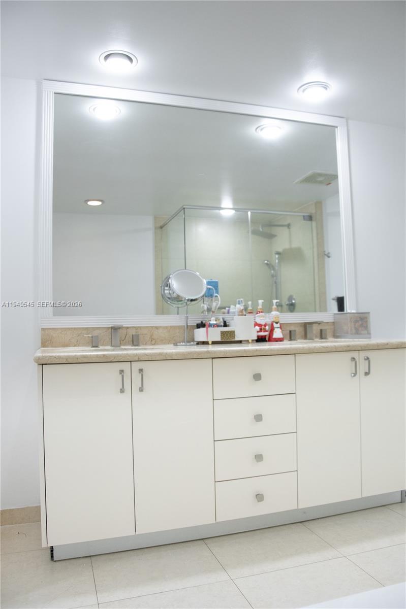 50 Biscayne Blvd #4908, Miami FL 33132