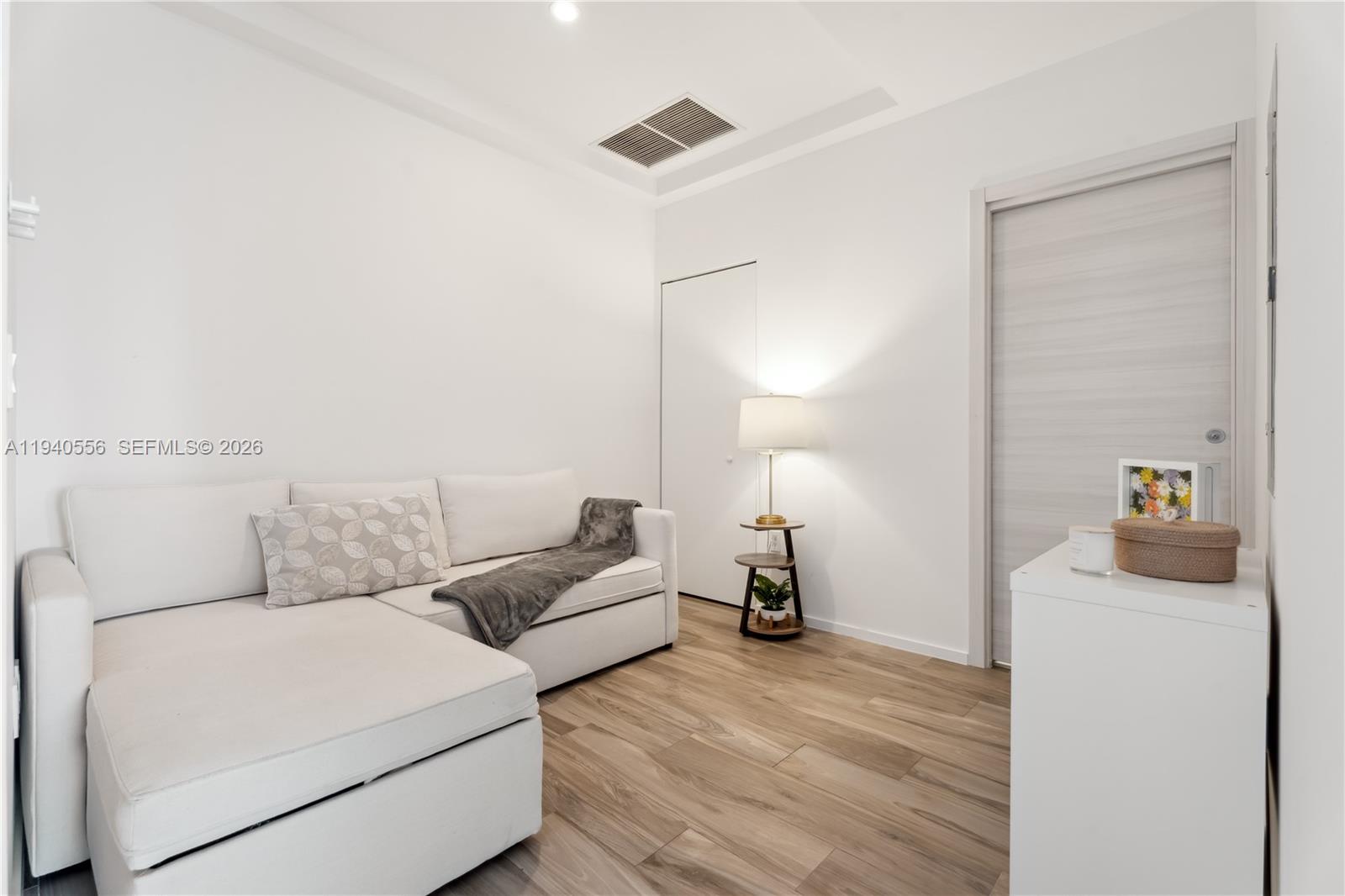 801 S Miami Ave #4803, Miami FL 33130
