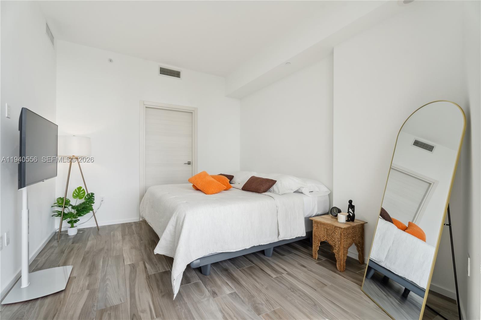 801 S Miami Ave #4803, Miami FL 33130