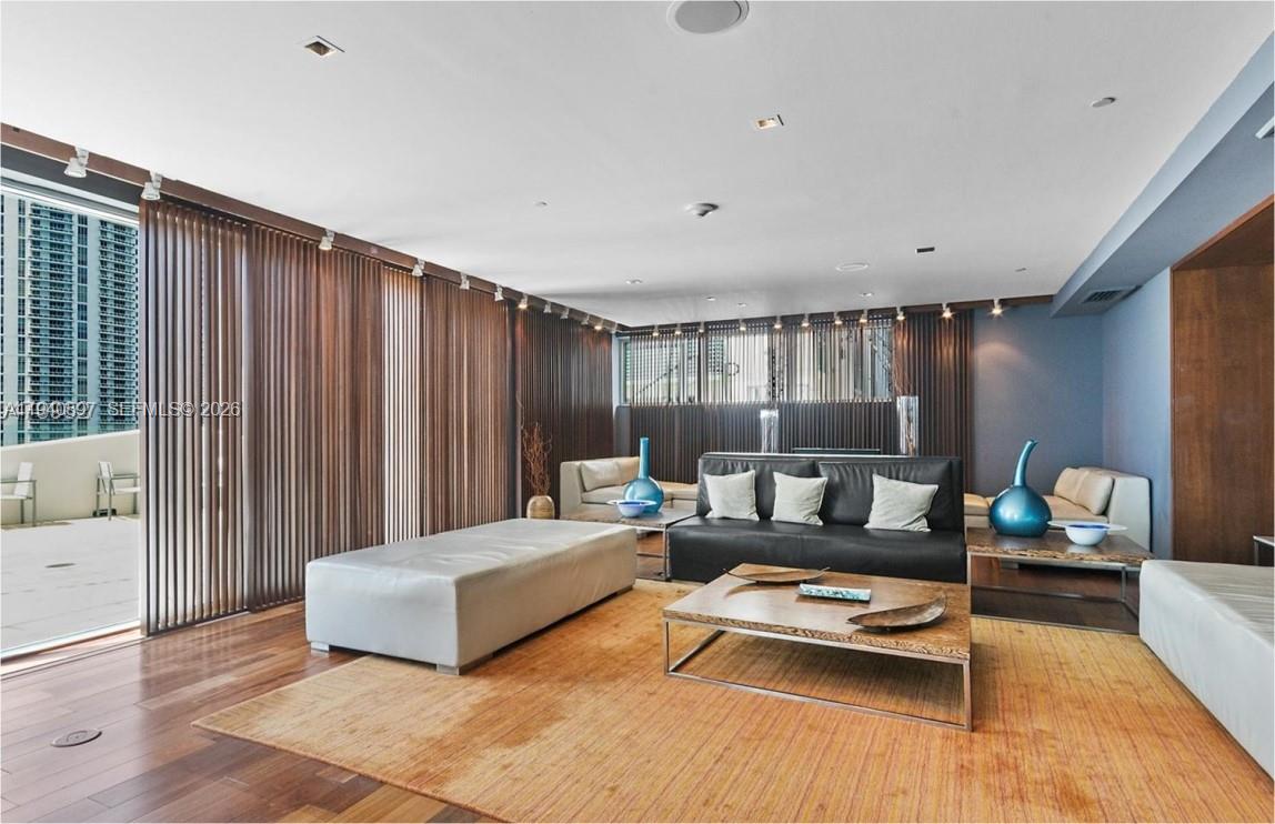 335 S Biscayne Blvd #2910, Miami FL 33131